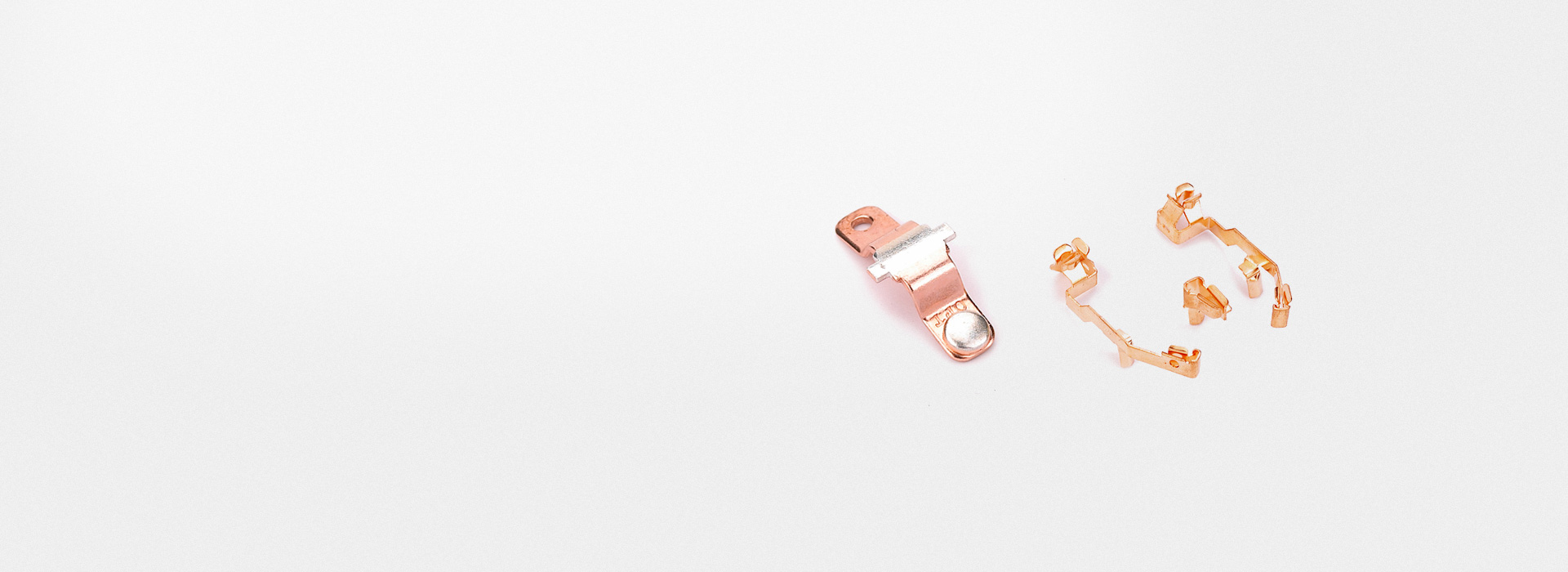 更强产品载流能力
 内部铜件采用磷铜与紫...