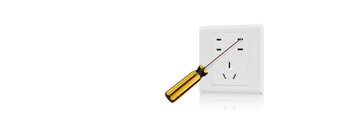 加强?；?，防意外触电
 加强型保护门，插...