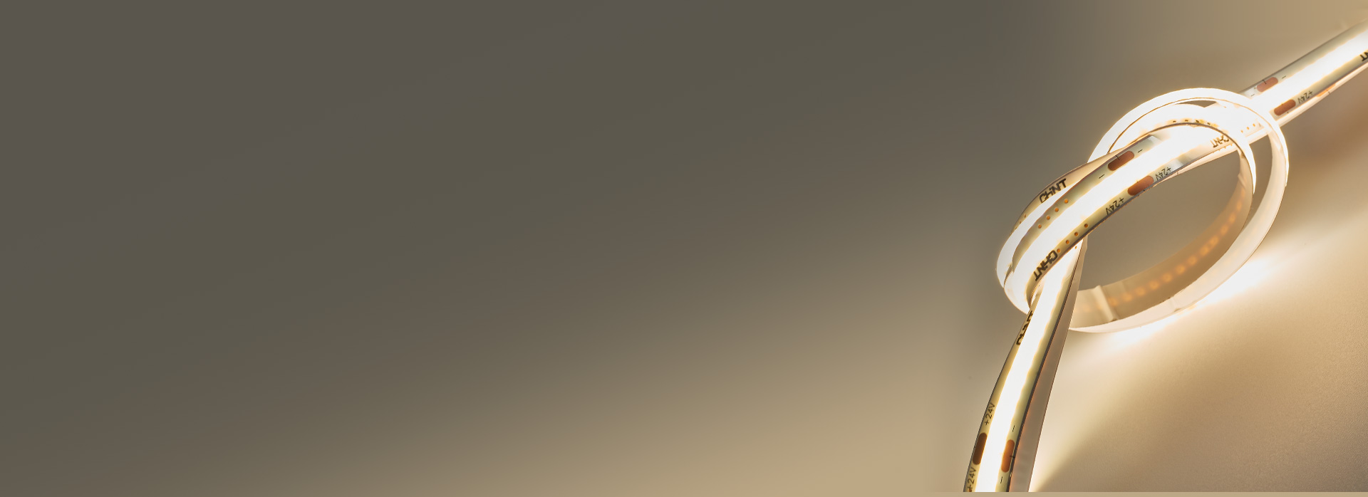 耐弯耐折更耐用
 硅胶透光罩，双层覆膜电...