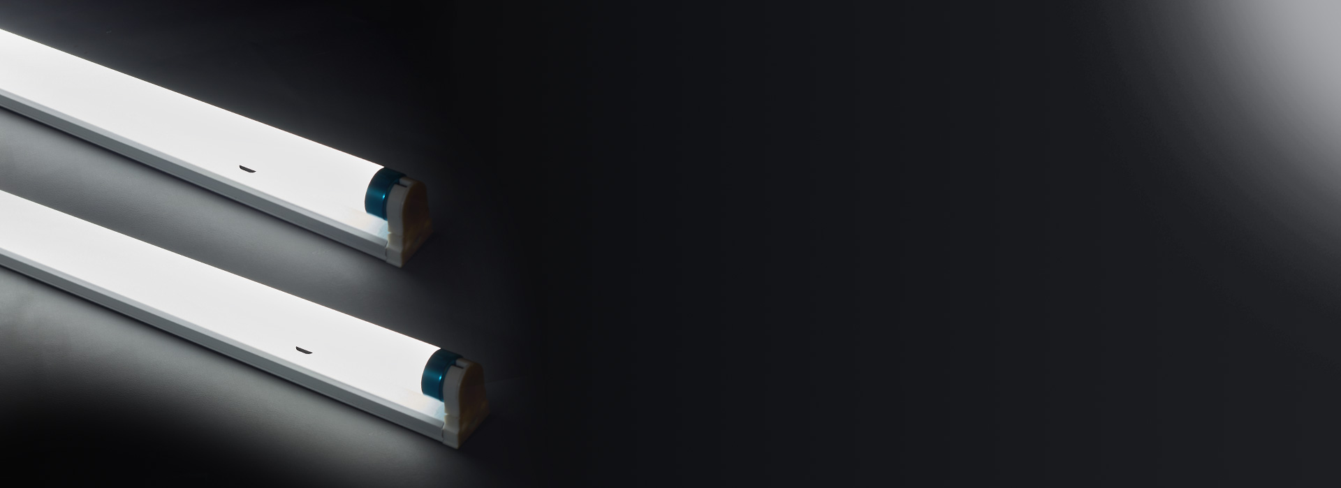 低光衰，寿命持久
 高光效、低光衰。灯的...